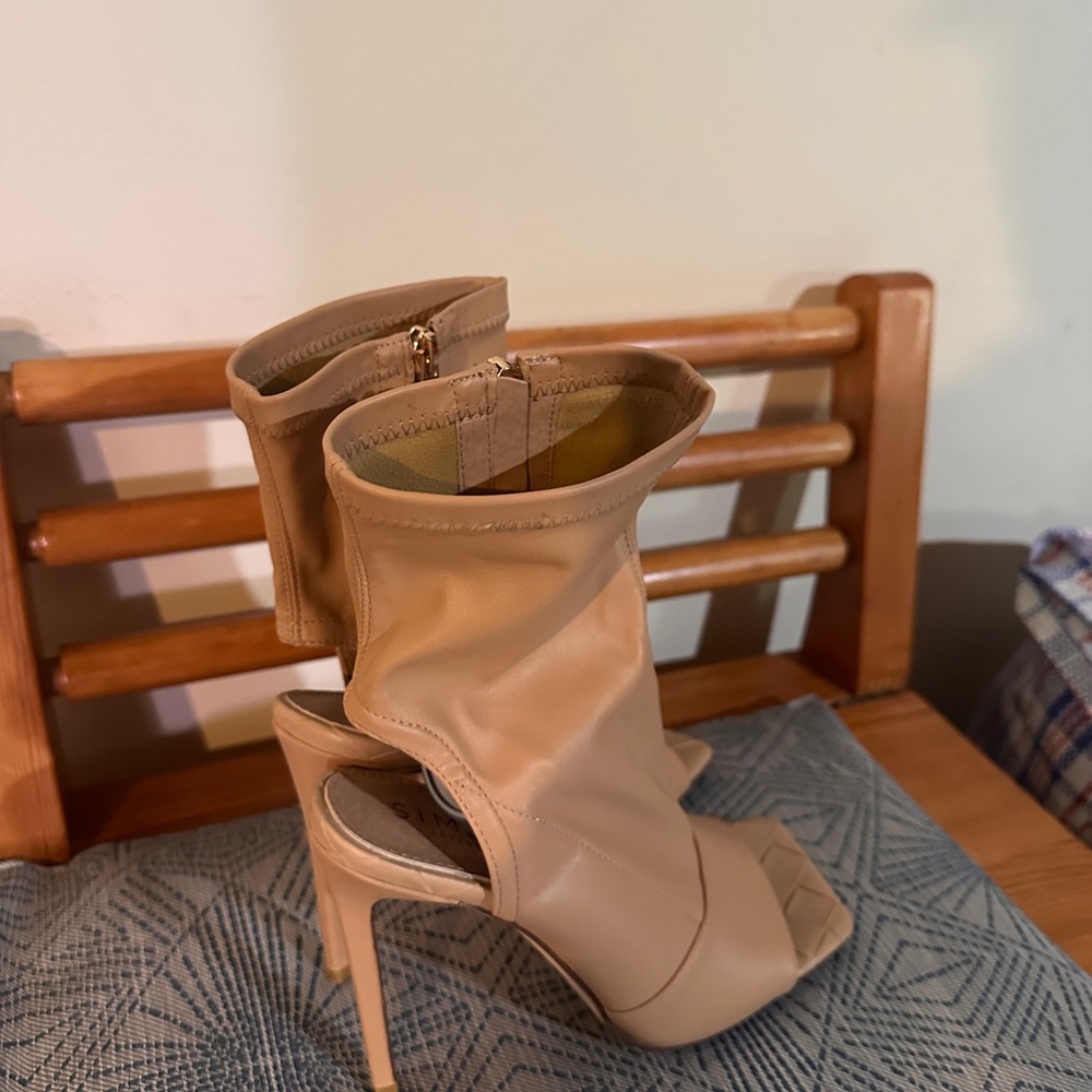 Elegant Tan Peep-Toe Ankle Boots